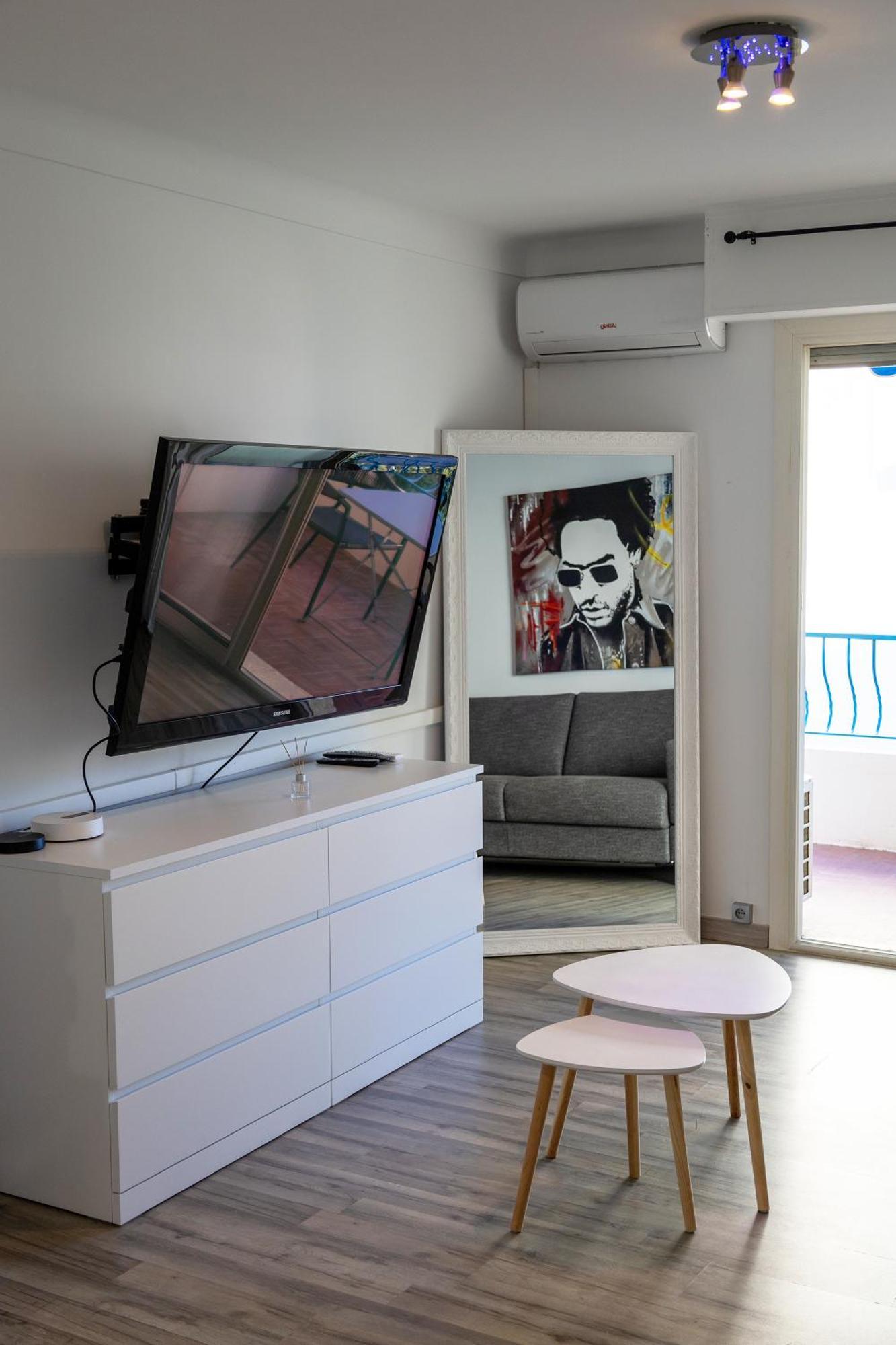 Moderne Proche Des Plages A Appartement